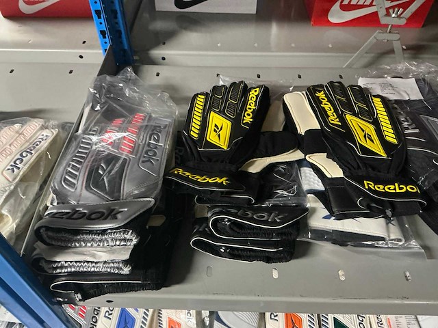 Partij reebok & adidas keeperhandschoenen (41x) - afbeelding 5 van  8