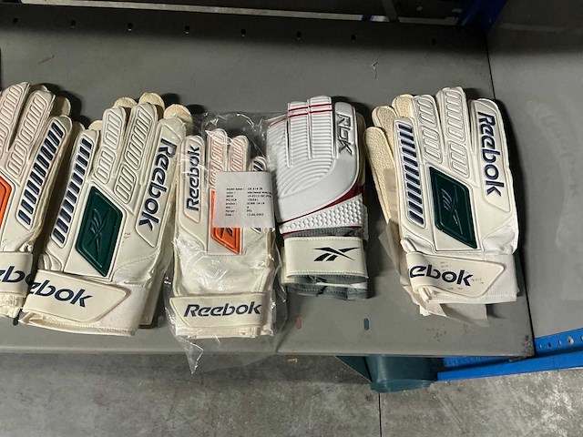 Partij reebok & adidas keeperhandschoenen (41x) - afbeelding 7 van  8