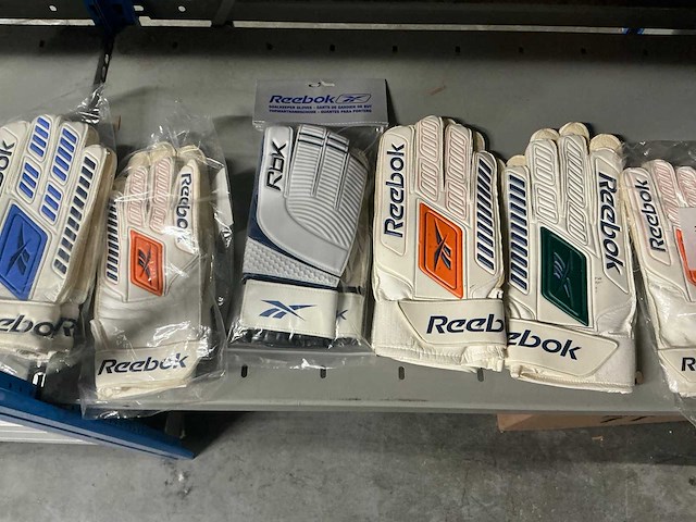 Partij reebok & adidas keeperhandschoenen (41x) - afbeelding 8 van  8