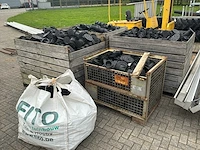 Partij regelbare kunststof tegeldragers