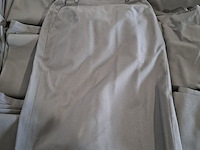 Partij regenjassen, rokken, broeken en diverse kleding - afbeelding 15 van  23