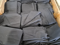 Partij regenjassen, rokken, broeken en diverse kleding - afbeelding 6 van  23