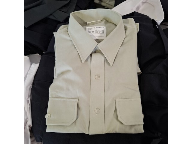 Partij regenjassen, rokken, broeken en diverse kleding - afbeelding 11 van  23