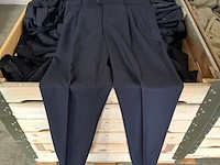 Partij regenjassen, rokken, broeken en diverse kleding - afbeelding 19 van  23