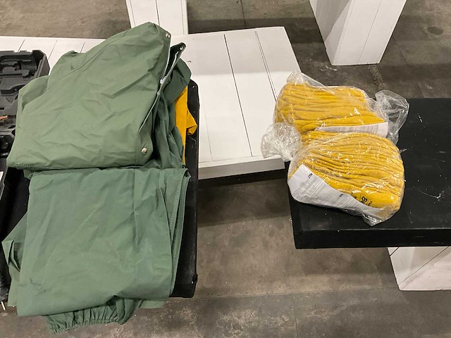Partij regenkleding - afbeelding 1 van  8