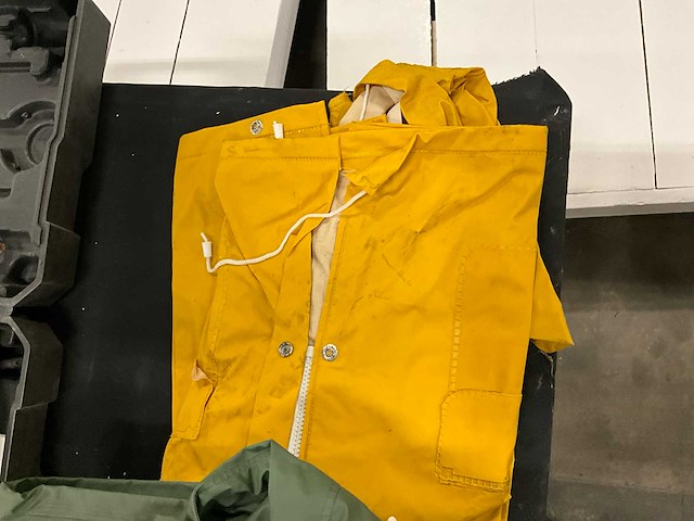 Partij regenkleding - afbeelding 4 van  8