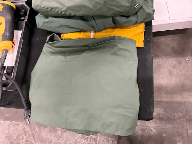 Partij regenkleding - afbeelding 7 van  8