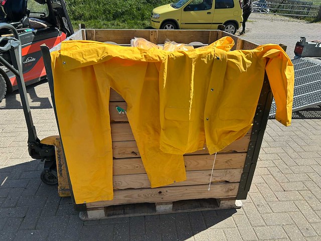 Partij regenkleding - afbeelding 1 van  7