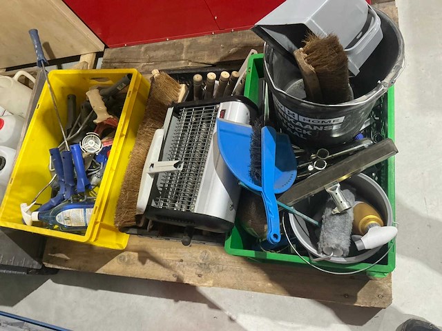 Partij reiniginggereedschap en divers - afbeelding 1 van  4