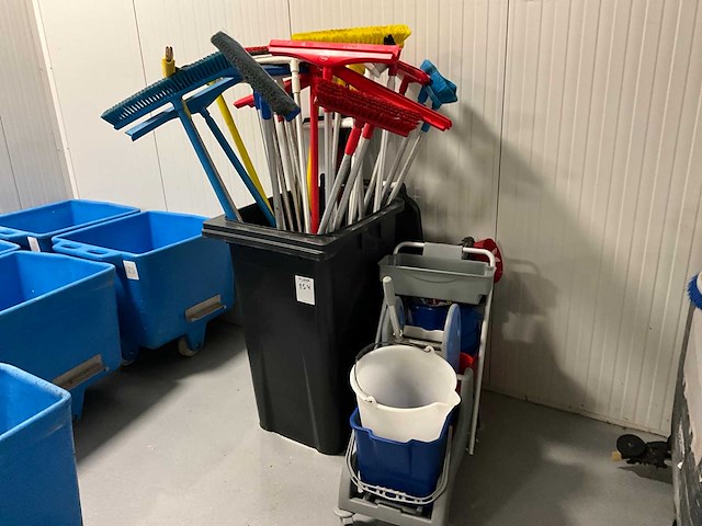 Partij reinigingsmateriaal - afbeelding 1 van  5