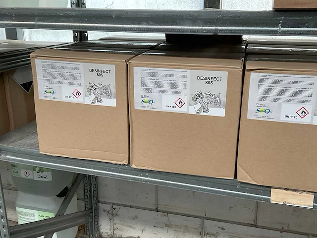 Partij reinigingsmiddelen - afbeelding 1 van  13