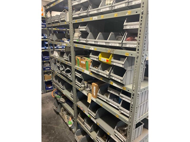 Partij reservedelen - afbeelding 9 van  39