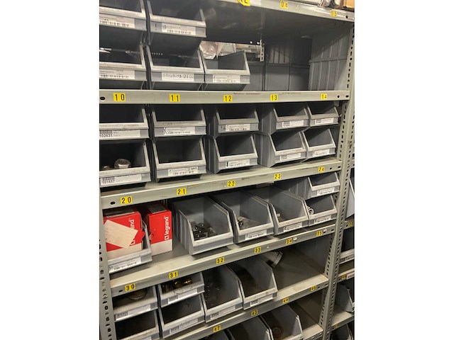 Partij reservedelen - afbeelding 11 van  39