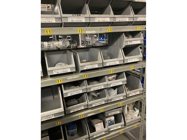 Partij reservedelen - afbeelding 13 van  39