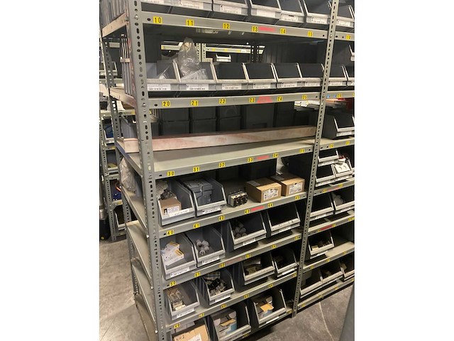 Partij reservedelen - afbeelding 14 van  39