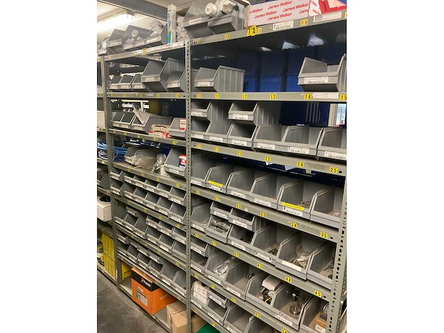 Partij reservedelen - afbeelding 24 van  39