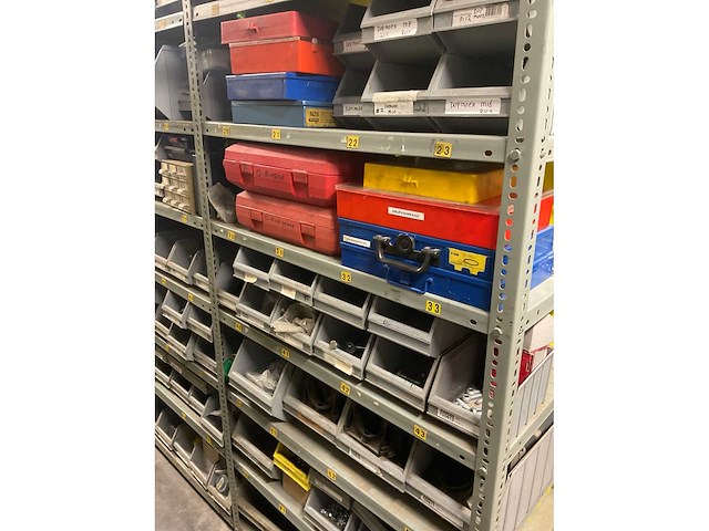 Partij reservedelen - afbeelding 33 van  39