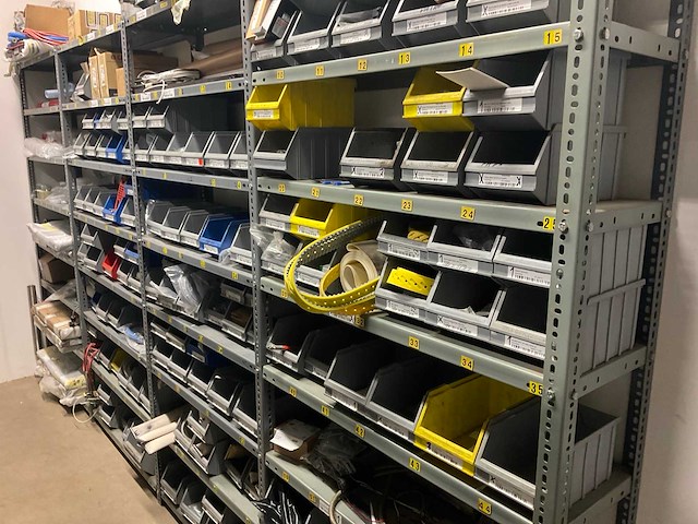 Partij reservedelen - afbeelding 9 van  20