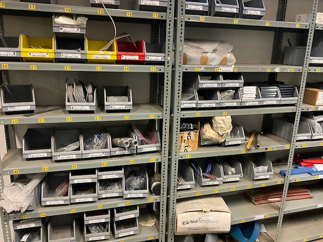 Partij reservedelen - afbeelding 11 van  20