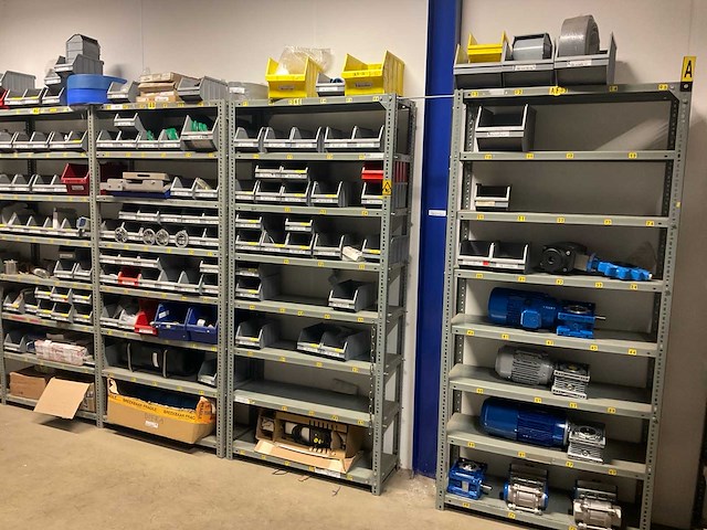 Partij reservedelen - afbeelding 12 van  20