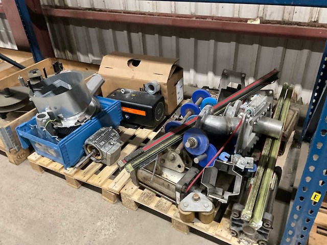 Partij reservedelen - afbeelding 10 van  15