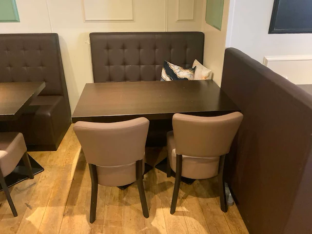 Partij restaurantinrichting - 4 banken / 3 tafels / 4 stoelen - afbeelding 4 van  5