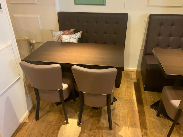 Partij restaurantinrichting - 4 banken / 3 tafels / 4 stoelen - afbeelding 5 van  5