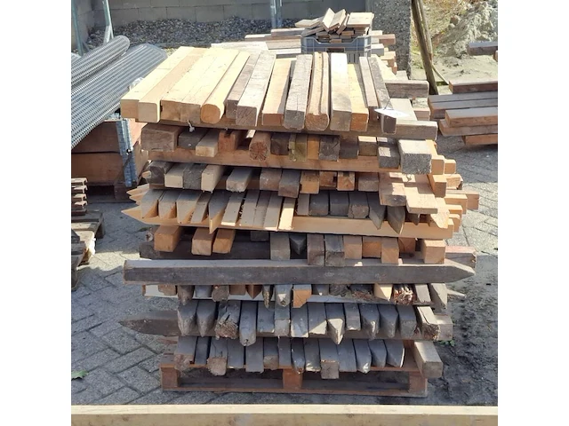 Partij restmateriaal hout op 3x pallet - afbeelding 3 van  6