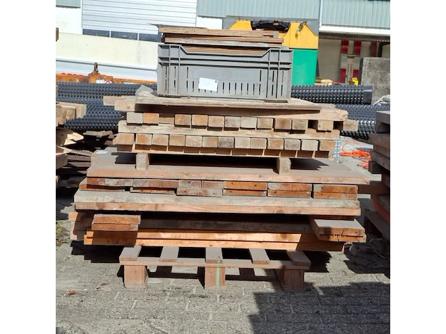 Partij restmateriaal hout op 3x pallet - afbeelding 5 van  6