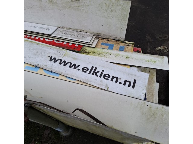 Partij restmateriaal trespa in transportbok - afbeelding 4 van  6