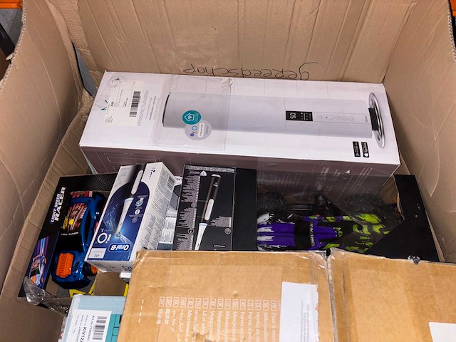 Partij retour goederen - afbeelding 1 van  3