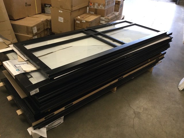 Partij retourdeuren, beschadigd, breuk. - afbeelding 1 van  3