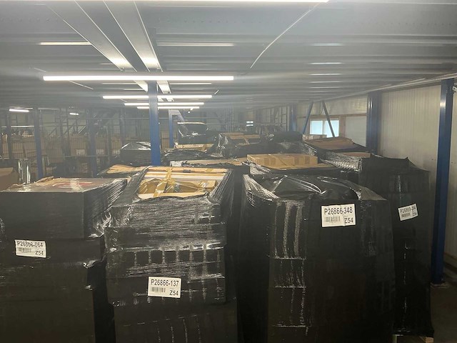 Partij retourgoederen - pc schermen/ monitors - 568 items - afbeelding 2 van  13