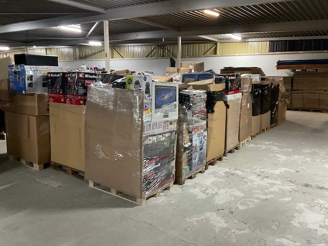 Partij retourgoederen (32x pallet) - afbeelding 1 van  2