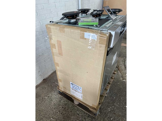 Partij retourgoederen | smeg | aeg | jbl - afbeelding 2 van  6