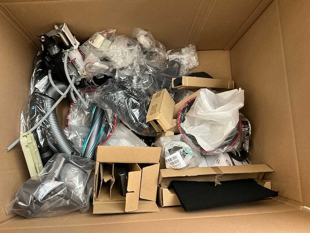 Partij retourgoederen stofzuiger onderdelen - afbeelding 5 van  13