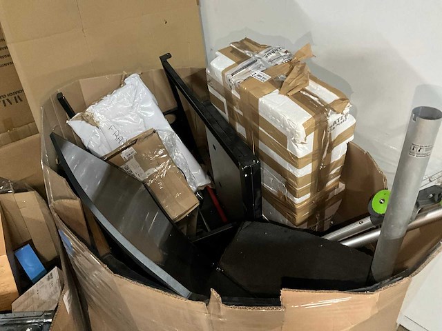 Partij retourgoederen - afbeelding 17 van  17