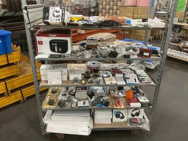 Partij retourgoederen - afbeelding 1 van  13