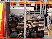 Partij ribfluweel, coupons en confectiedelen - afbeelding 1 van  11