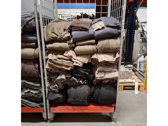 Partij ribfluweel, coupons en confectiedelen - afbeelding 4 van  11