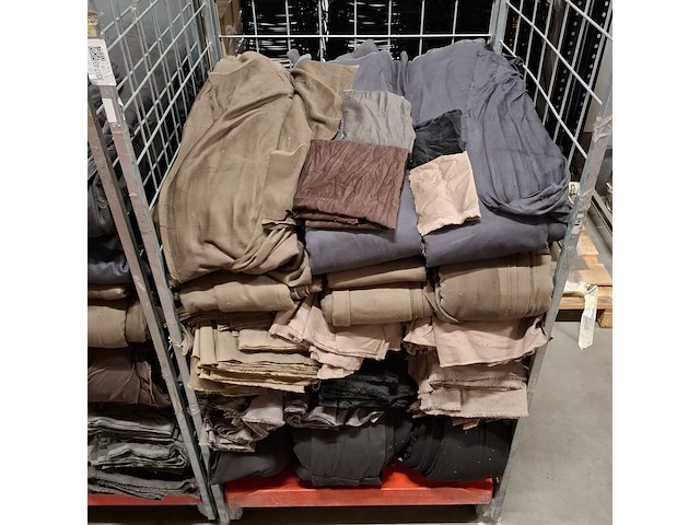 Partij ribfluweel, coupons en confectiedelen - afbeelding 5 van  11