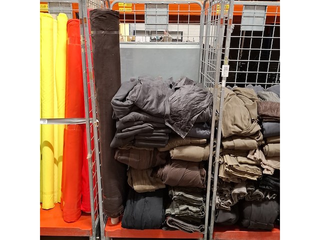 Partij ribfluweel, coupons en confectiedelen - afbeelding 8 van  11