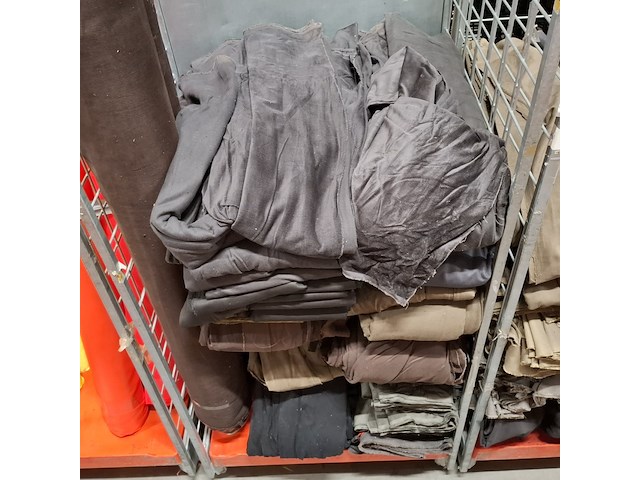 Partij ribfluweel, coupons en confectiedelen - afbeelding 11 van  11