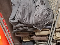 Partij ribfluweel, coupons en confectiedelen - afbeelding 11 van  11