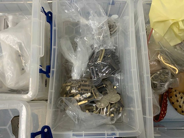 Partij riem- en gespen onderdelen - afbeelding 6 van  21