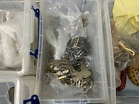 Partij riem- en gespen onderdelen - afbeelding 6 van  21