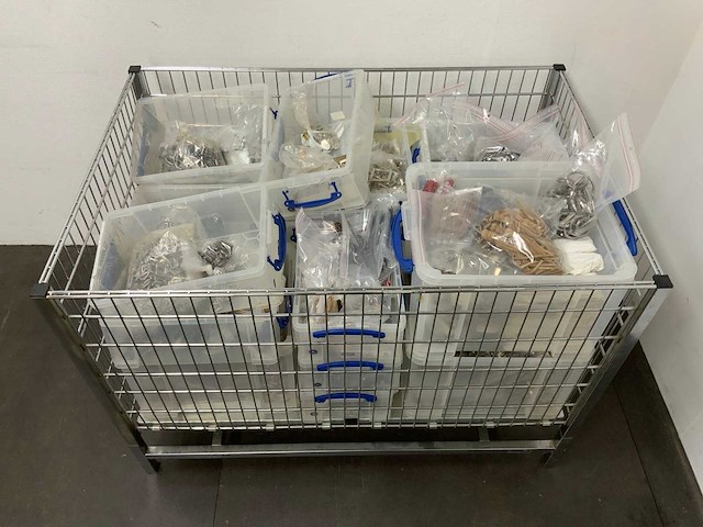 Partij riem- en gespen onderdelen - afbeelding 1 van  21