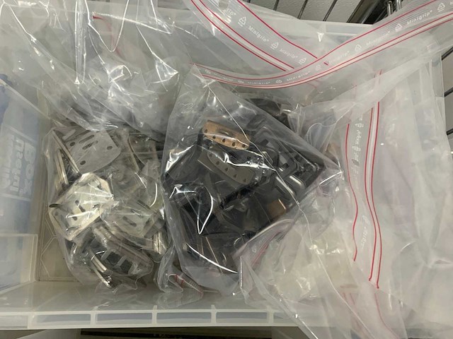 Partij riem- en gespen onderdelen - afbeelding 18 van  21