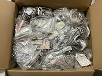 Partij riemen, gespen, accessoires en toebehoren - afbeelding 2 van  12