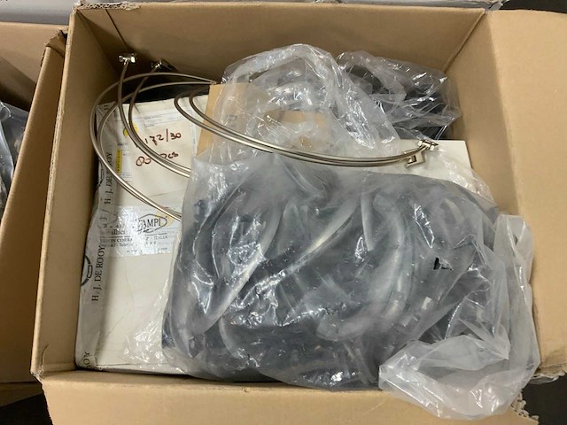 Partij riemen, gespen, accessoires en toebehoren - afbeelding 6 van  12